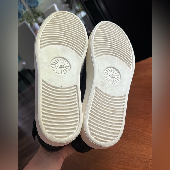 Ugg size 8 sneakers - Picture 2 of 6